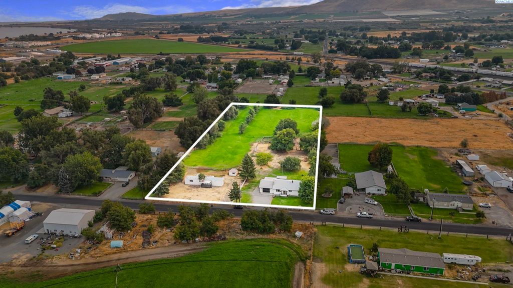 228105 E Game Farm Road, Kennewick, WA 99336