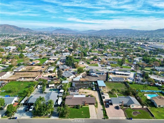 4496 Shetland Lane, Jurupa Valley, CA 92509