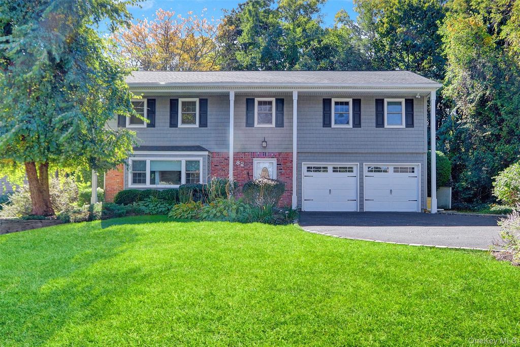 82 Barry Lane, Syosset, NY 11791