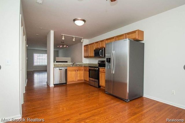 1404 Raliegh Pl, Troy, MI 48084