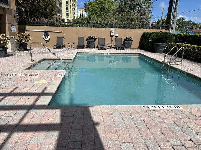 3590 Coral Way 704, Miami, FL 33145