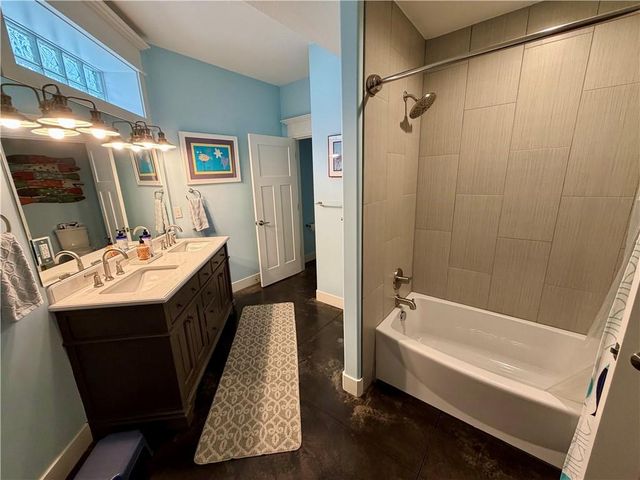 2 W Street, Lake Lotawana, MO 64086
