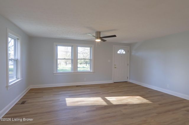 8909 Independence School Rd, Louisville, KY 40228