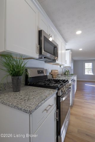 8909 Independence School Rd, Louisville, KY 40228