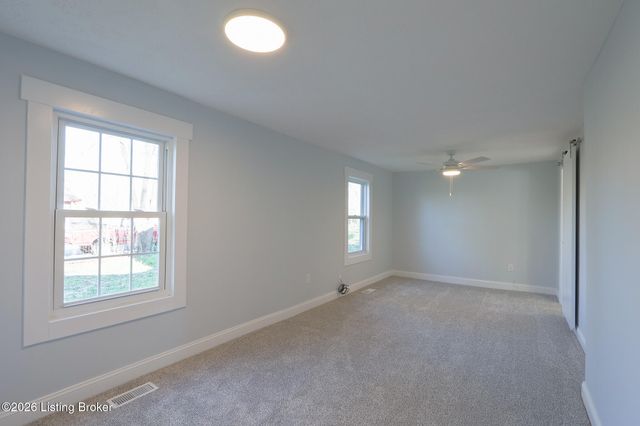 8909 Independence School Rd, Louisville, KY 40228