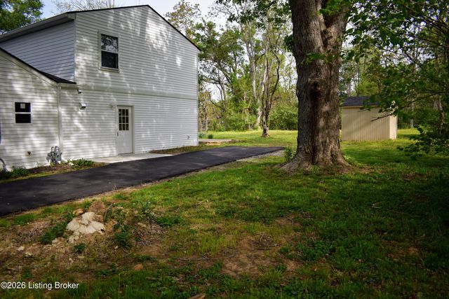 8909 Independence School Rd, Louisville, KY 40228