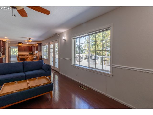 416 ELMAR Dr, Winchester, OR 97495