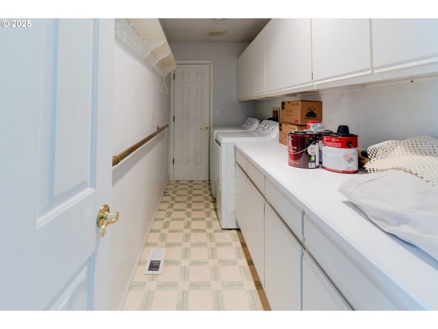 416 ELMAR Dr, Winchester, OR 97495