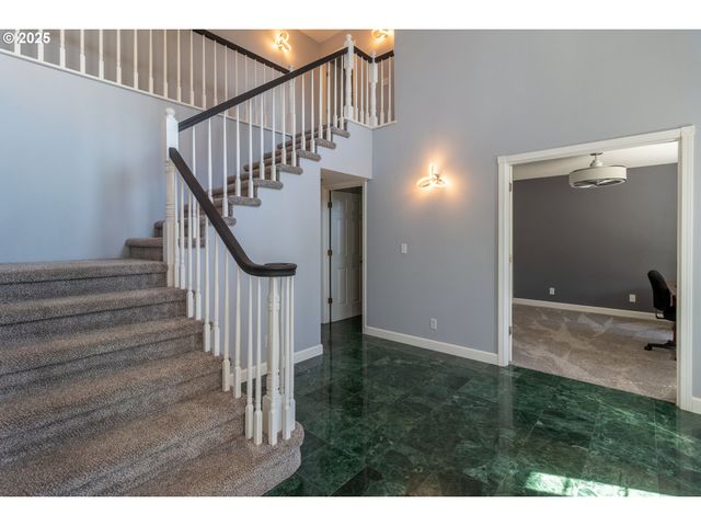 416 ELMAR Dr, Winchester, OR 97495