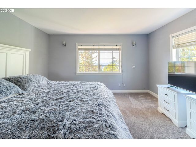 416 ELMAR Dr, Winchester, OR 97495