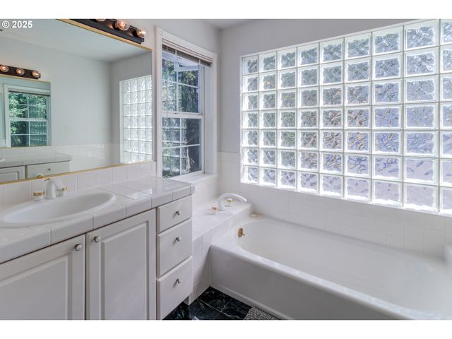 416 ELMAR Dr, Winchester, OR 97495