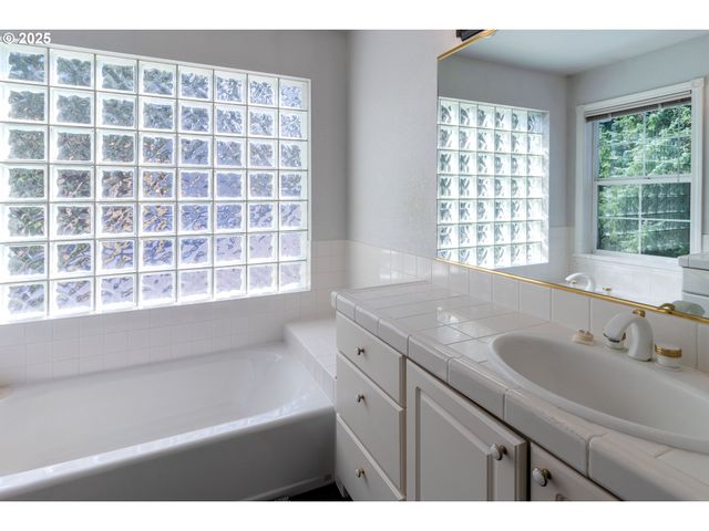 416 ELMAR Dr, Winchester, OR 97495