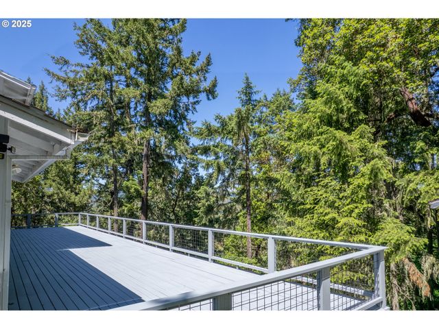 416 ELMAR Dr, Winchester, OR 97495