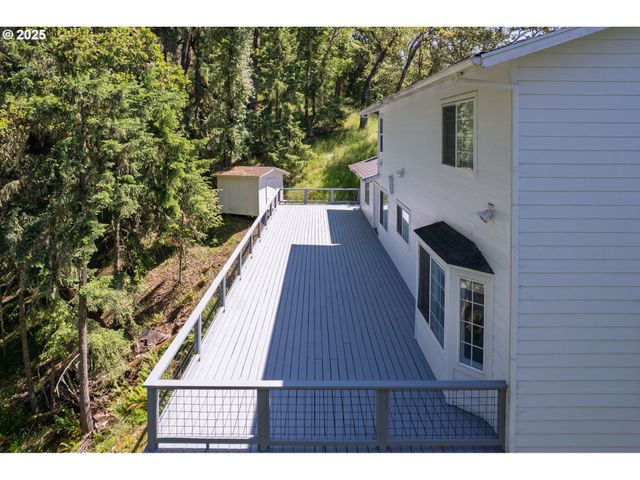 416 ELMAR Dr, Winchester, OR 97495