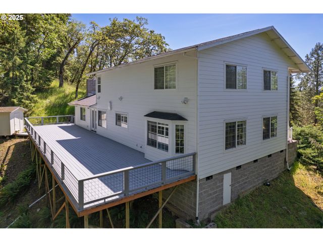 416 ELMAR Dr, Winchester, OR 97495