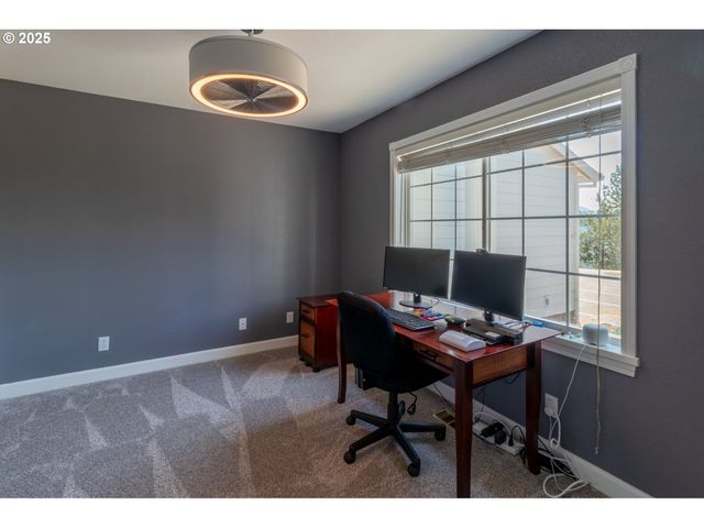 416 ELMAR Dr, Winchester, OR 97495