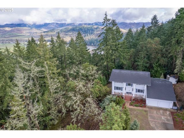 416 ELMAR Dr, Winchester, OR 97495