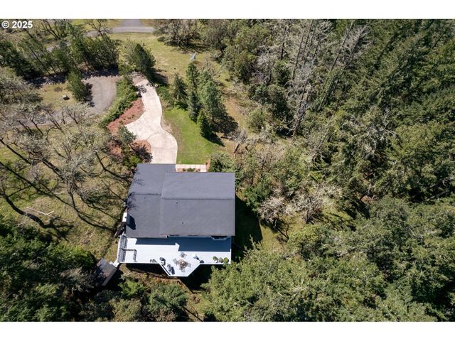 416 ELMAR Dr, Winchester, OR 97495