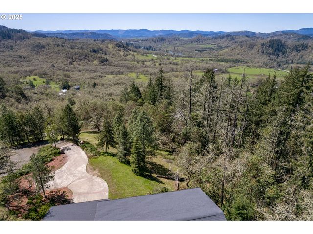 416 ELMAR Dr, Winchester, OR 97495
