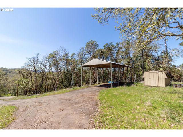 416 ELMAR Dr, Winchester, OR 97495