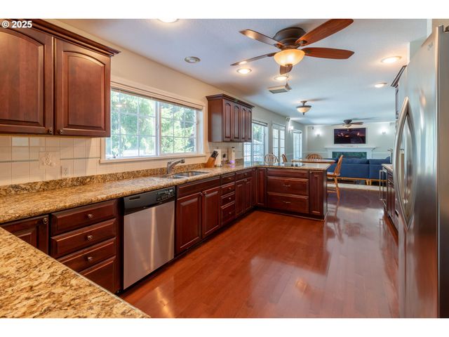 416 ELMAR Dr, Winchester, OR 97495