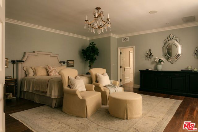 1420 Moraga Drive, Los Angeles, CA 90049