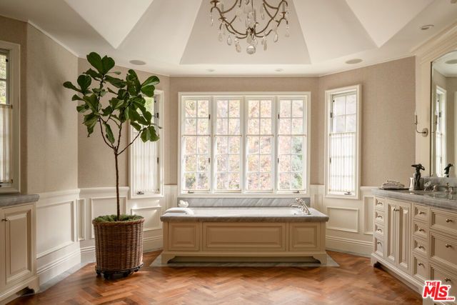 1420 Moraga Drive, Los Angeles, CA 90049