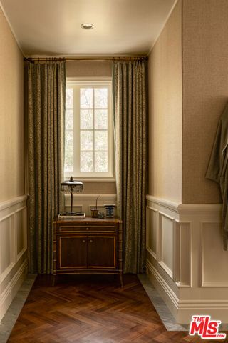 1420 Moraga Drive, Los Angeles, CA 90049