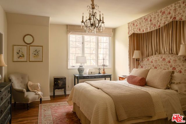 1420 Moraga Drive, Los Angeles, CA 90049