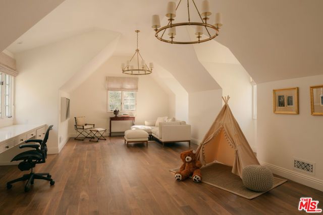 1420 Moraga Drive, Los Angeles, CA 90049