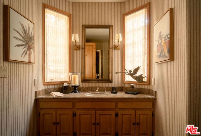 1420 Moraga Drive, Los Angeles, CA 90049