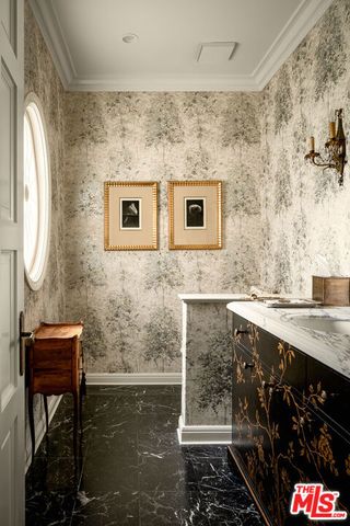 1420 Moraga Drive, Los Angeles, CA 90049