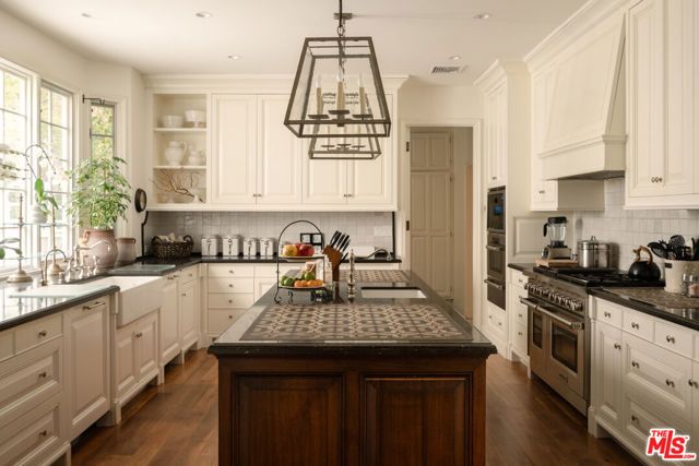 1420 Moraga Drive, Los Angeles, CA 90049