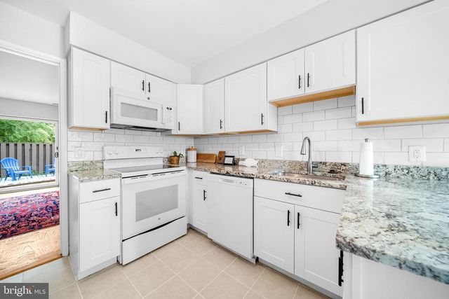 1386 NORTHGATE SQ, Reston, VA 20190
