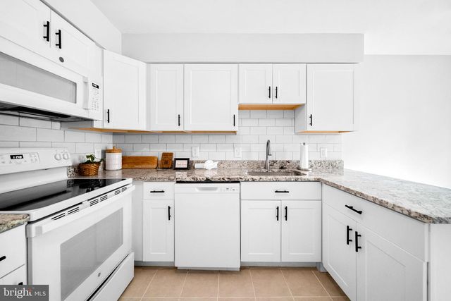 1386 NORTHGATE SQ, Reston, VA 20190