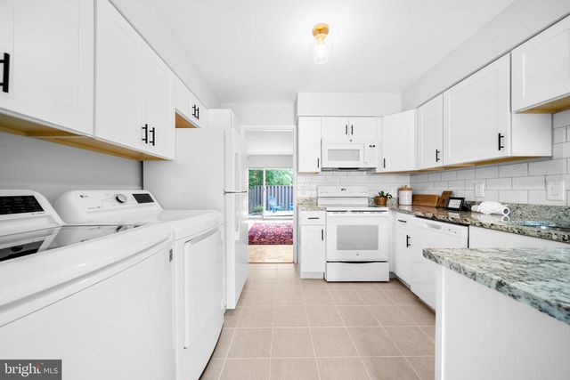 1386 NORTHGATE SQ, Reston, VA 20190