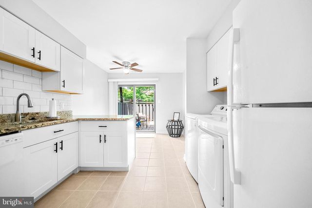 1386 NORTHGATE SQ, Reston, VA 20190