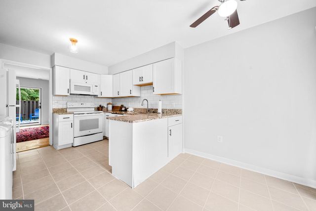 1386 NORTHGATE SQ, Reston, VA 20190
