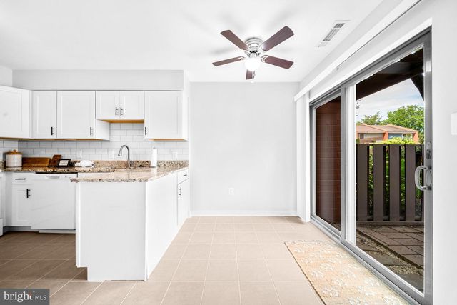 1386 NORTHGATE SQ, Reston, VA 20190