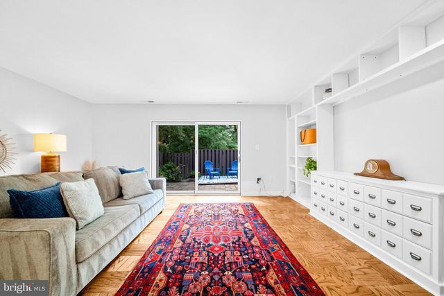 1386 NORTHGATE SQ, Reston, VA 20190