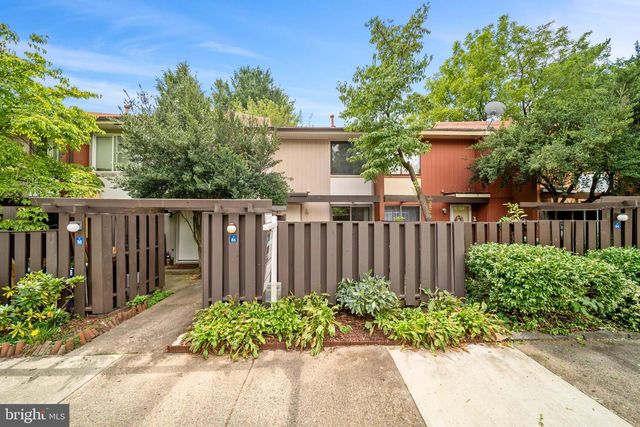 1386 NORTHGATE SQ, Reston, VA 20190