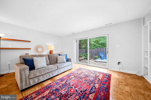 1386 NORTHGATE SQ, Reston, VA 20190