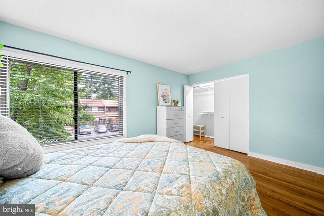 1386 NORTHGATE SQ, Reston, VA 20190