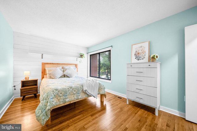 1386 NORTHGATE SQ, Reston, VA 20190