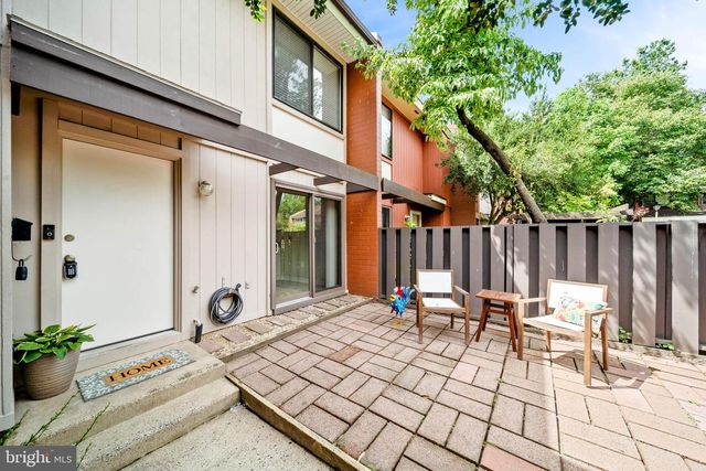 1386 NORTHGATE SQ, Reston, VA 20190