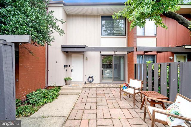 1386 NORTHGATE SQ, Reston, VA 20190