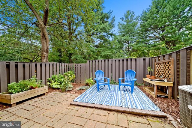 1386 NORTHGATE SQ, Reston, VA 20190