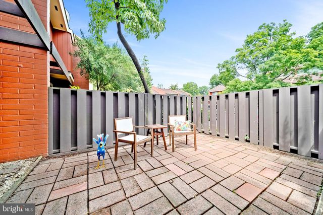 1386 NORTHGATE SQ, Reston, VA 20190