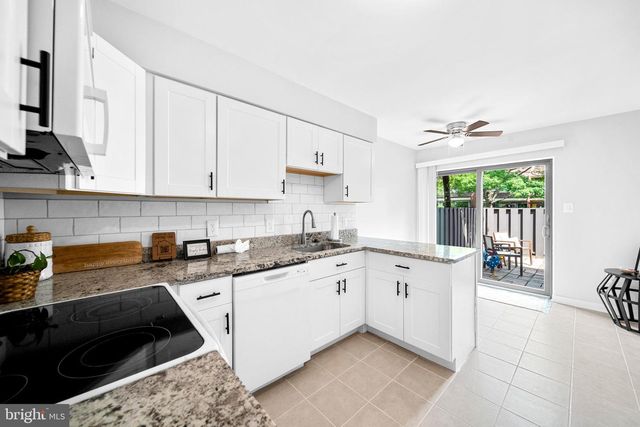 1386 NORTHGATE SQ, Reston, VA 20190