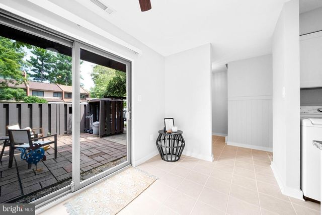 1386 NORTHGATE SQ, Reston, VA 20190